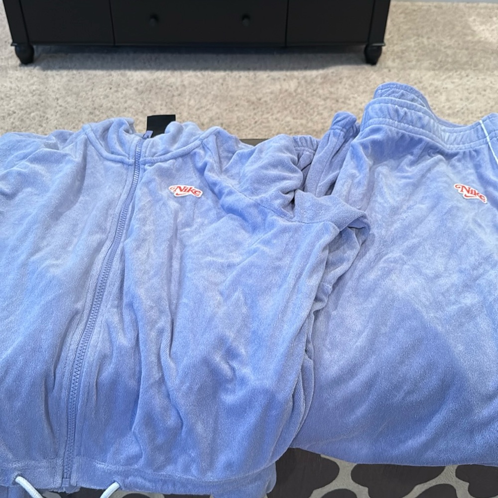 Nike lilac jogging set loved size large
